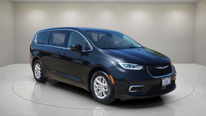 Used 2023 Chrysler Pacifica Touring-L