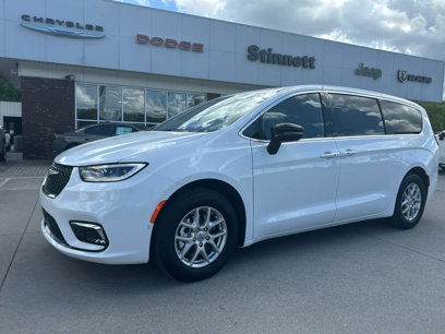 New 2025 Chrysler Pacifica Select