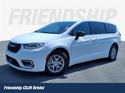 Used 2024 Chrysler Pacifica Touring