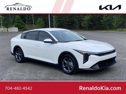 New 2025 Kia K4 LXS