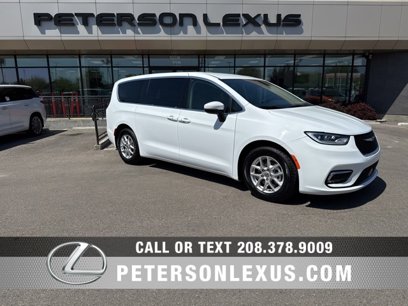 Used 2023 Chrysler Pacifica Touring-L
