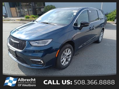 New 2025 Chrysler Pacifica Select