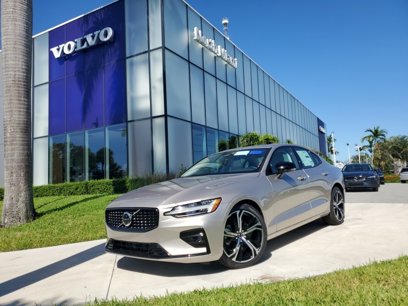 New 2025 Volvo S60 B5 Plus w/ Protection Package Premier