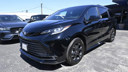 Used 2025 Toyota Sienna XLE Woodland Edition