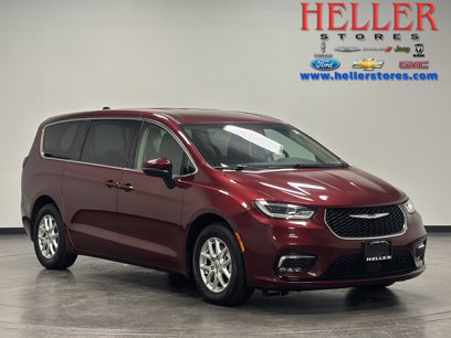 Used 2023 Chrysler Pacifica Touring-L
