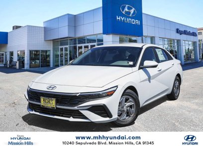 New 2025 Hyundai Elantra SE