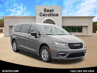 New 2025 Chrysler Pacifica Select
