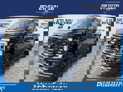 New 2025 Ford F350 Lariat w/ Black Appearance Package