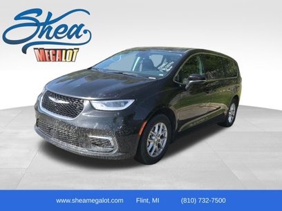 Used 2023 Chrysler Pacifica Touring-L