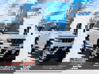 Used 2024 Jeep Grand Cherokee Laredo
