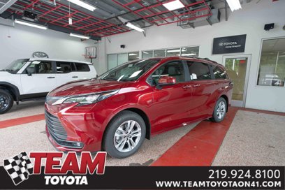 New 2025 Toyota Sienna XLE w/ XLE Plus Package