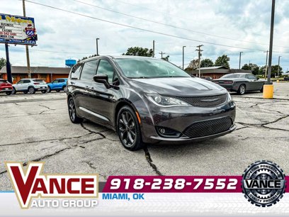 Used 2020 Chrysler Pacifica Touring w/ S Appearance Package