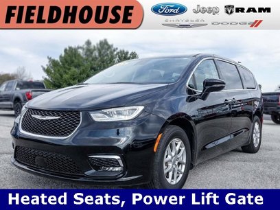 Used 2024 Chrysler Pacifica Touring-L