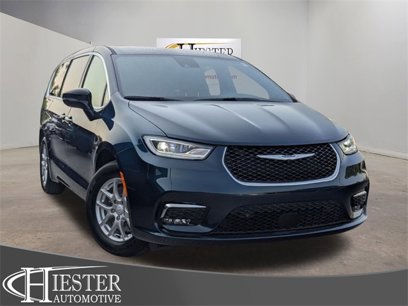 New 2025 Chrysler Pacifica Select
