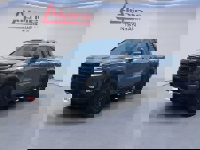 New 2025 Nissan Frontier PRO-4X w/ Pro Convenience Package