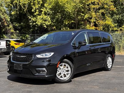 Used 2024 Chrysler Pacifica Touring-L