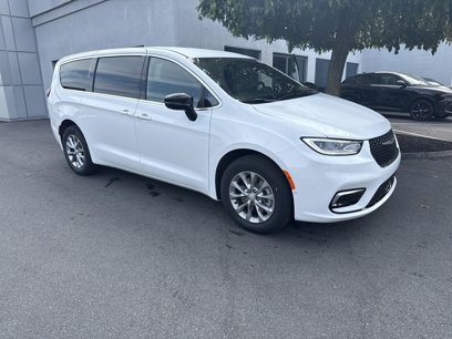 New 2026 Chrysler Pacifica Select