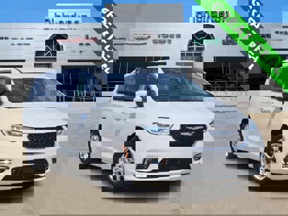 Used 2023 Chrysler Pacifica Touring-L