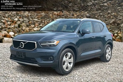 Used 2022 Volvo XC40 T5 Momentum