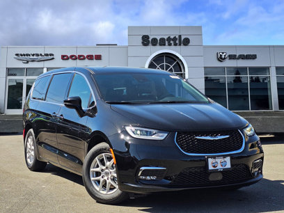 New 2025 Chrysler Pacifica Select