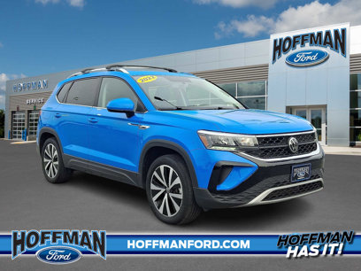 Used 2022 Volkswagen Taos SE w/ Panoramic Sunroof Package