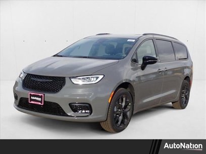 New 2025 Chrysler Pacifica Limited