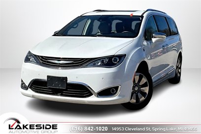 Used 2017 Chrysler Pacifica Platinum