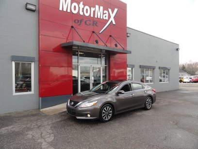 Used 2017 Nissan Altima 2.5 SL w/ Moonroof Package