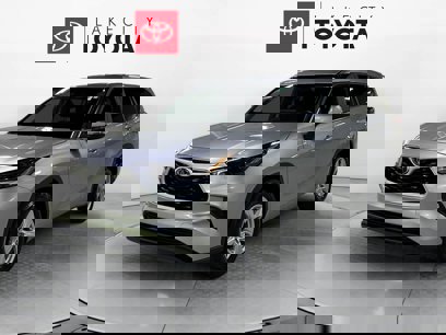 Used 2023 Toyota Highlander LE