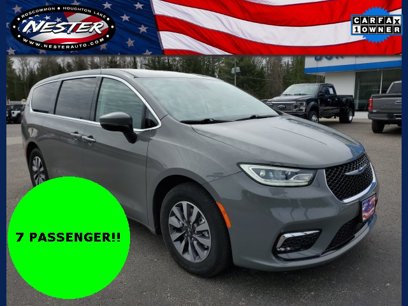 Used 2023 Chrysler Pacifica Touring-L