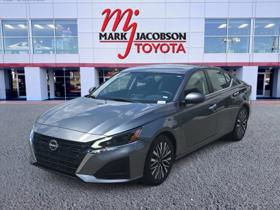 Used 2023 Nissan Altima 2.5 SV
