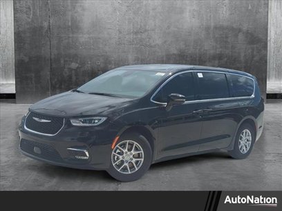 New 2025 Chrysler Pacifica Select