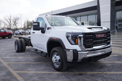 New 2025 GMC Sierra 3500 Pro w/ Convenience Package