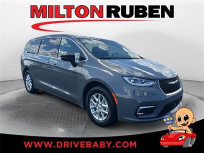 New 2025 Chrysler Pacifica Select