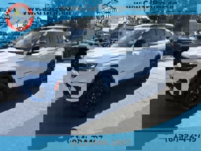 New 2025 Jeep Grand Cherokee Altitude