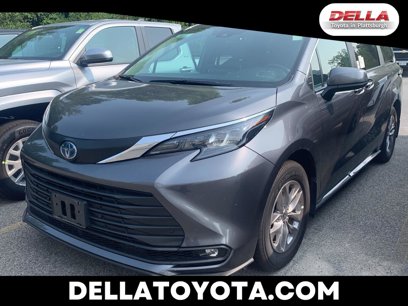 Used 2025 Toyota Sienna XLE