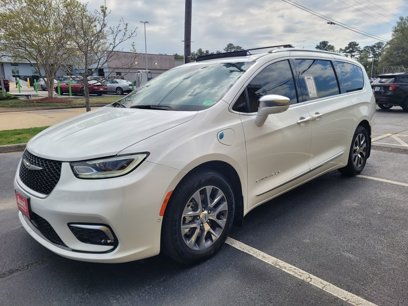 Used 2024 Chrysler Pacifica Pinnacle
