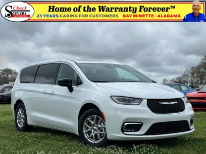 New 2024 Chrysler Pacifica Touring-L w/ Uconnect Theater Family Group