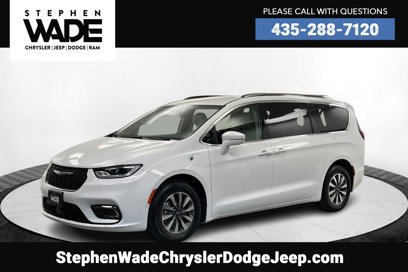 Certified 2021 Chrysler Pacifica Touring-L