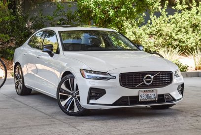 Used 2022 Volvo S60 B5 Momentum w/ Premium Package