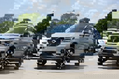 New 2026 Volvo XC40 B5 Ultra w/ Protection Package Premier