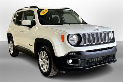 Used 2018 Jeep Renegade Latitude w/ UConnect 8.4 Nav Group