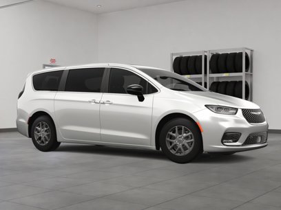 New 2025 Chrysler Pacifica Select