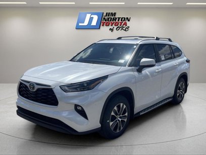 New 2025 Toyota Highlander FWD