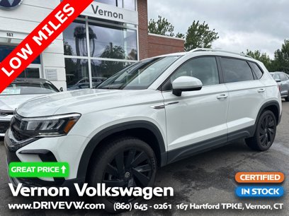 Used 2024 Volkswagen Taos SE w/ Panoramic Sunroof Package