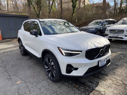 New 2025 Volvo XC40 B5 Plus w/ Protection Package Premier