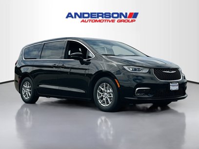 New 2025 Chrysler Pacifica Select
