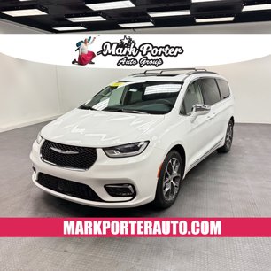 Used 2022 Chrysler Pacifica Limited w/ Uconnect Theater Family Group