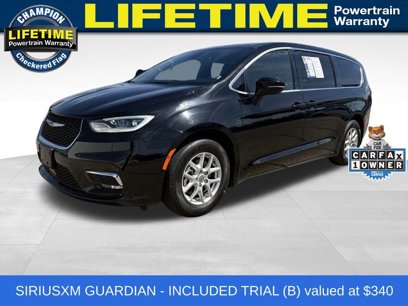 Used 2025 Chrysler Pacifica Select