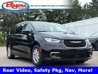 New 2025 Chrysler Pacifica Select